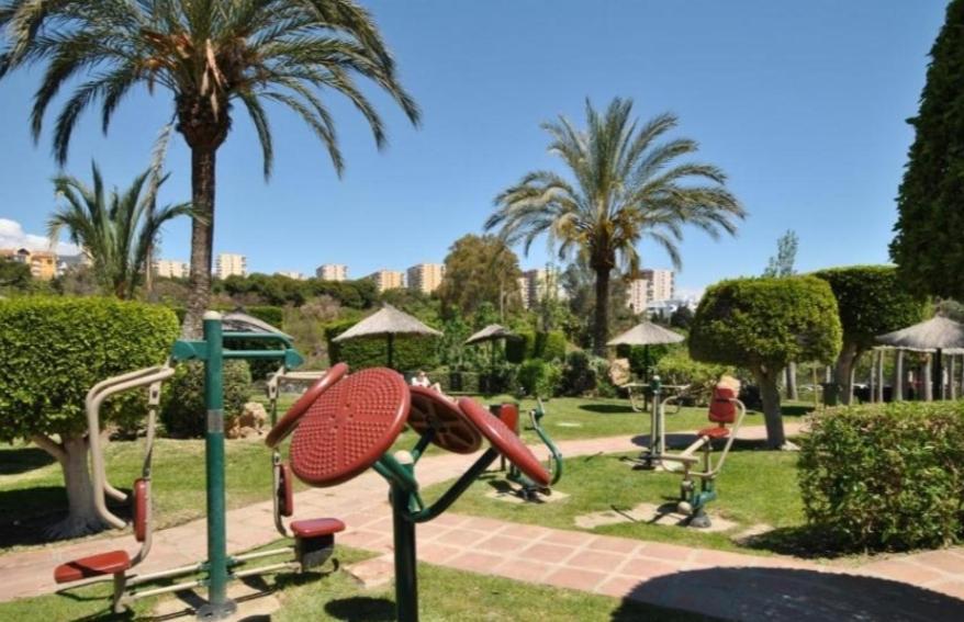 Precioso apartamento con piscinas y vistas al mar. Benalmádena Exterior foto